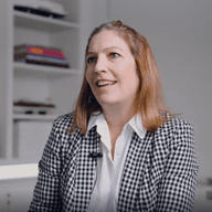 Cristina contando su experiencia en E&V