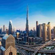 Die Skyline von Downtown Dubai in der Dämmerung, die den dynamischen Immobilienmarkt der Stadt und die Bedeutung des Verständnisses aktueller Hypothekenzinsen symbolisiert.