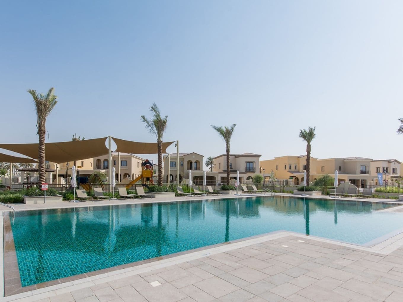 Gemeinschaftspool und Villen im Bereich Arabian Ranches 2
