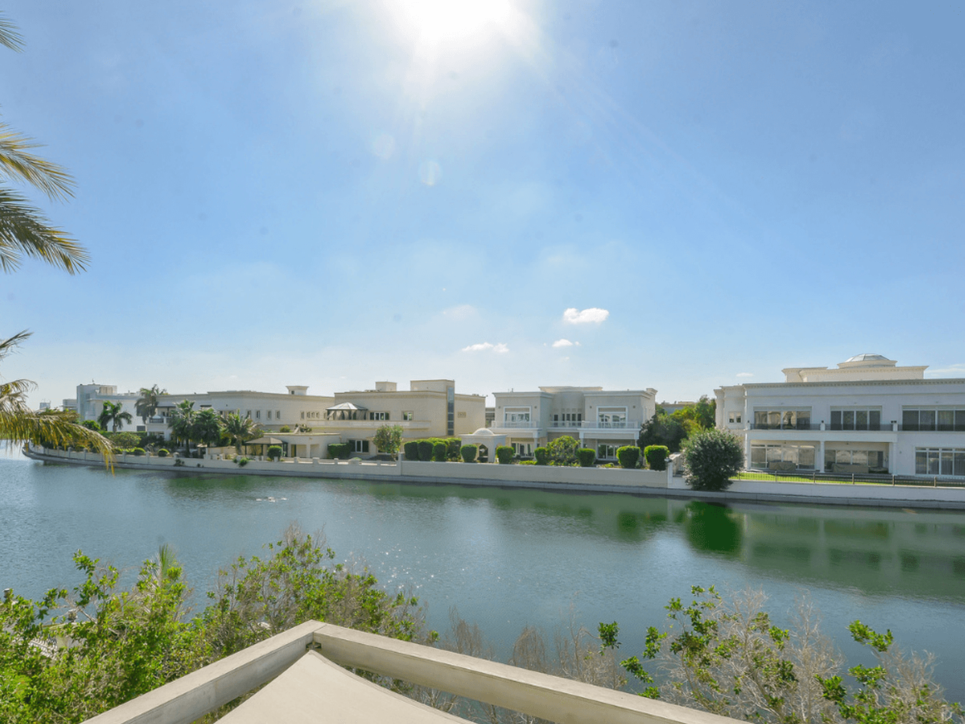 Luxusvillen und See in Emirates Hills