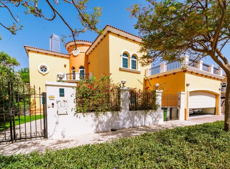 Luxury Dubai Villa with Makani Number showing on outside wall