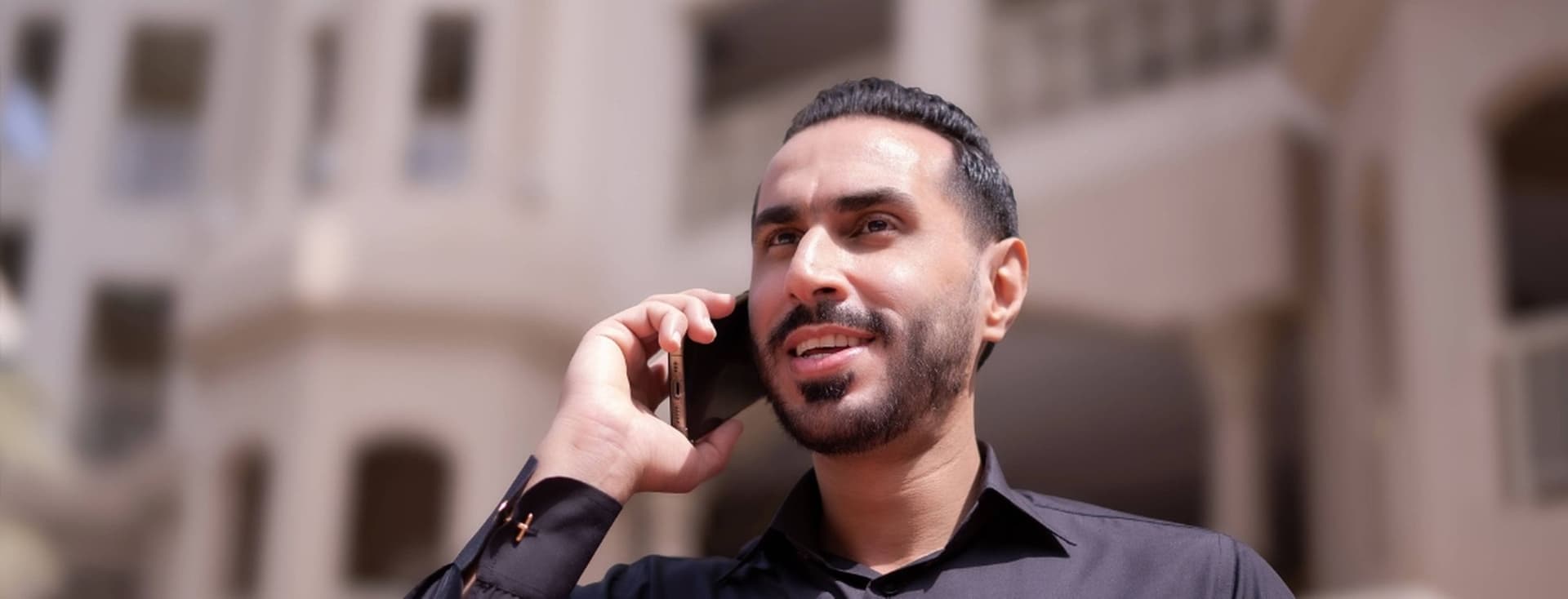 Dubai real estate broker on the phone