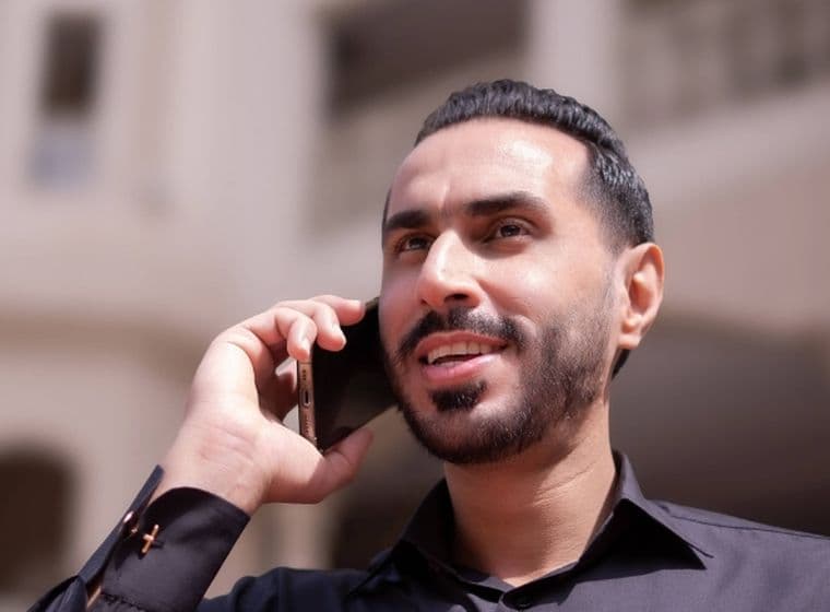 Dubai-Immobilienmakler am Telefon