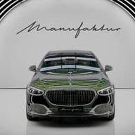 Luxury car in an elegant, illuminated tunnel with the word ‘Manufaktur’ written on the wall behind it. Vibrant lines of reflection emphasise its design.