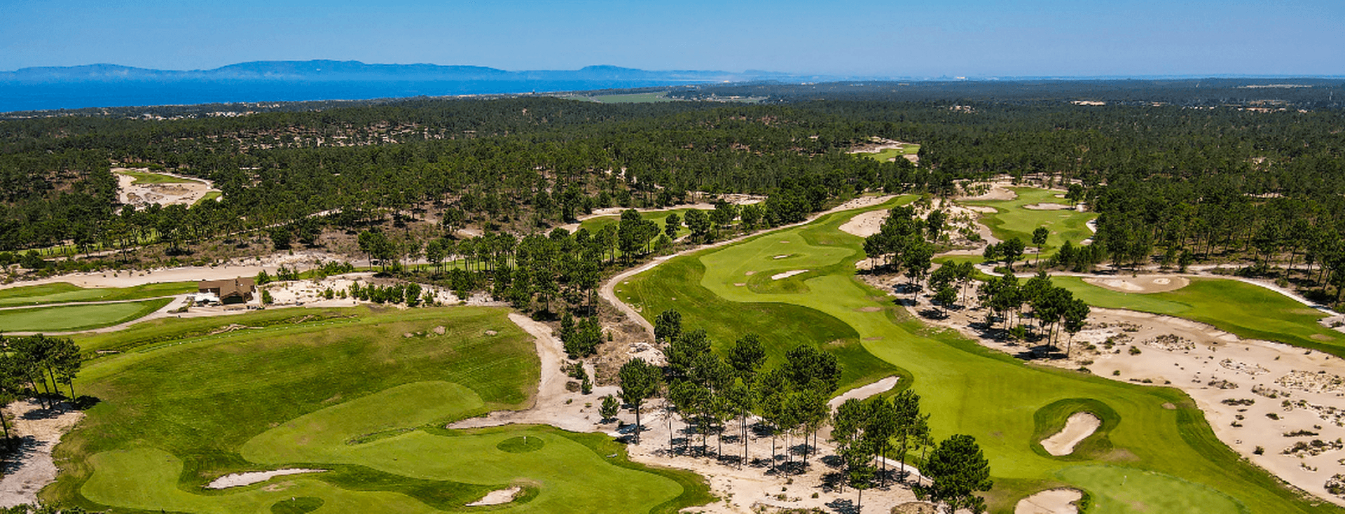 vista aerea de campo de golfe em Portugal