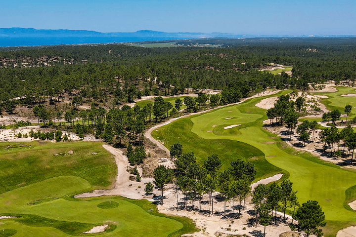 vista aerea de campo de golfe em Portugal