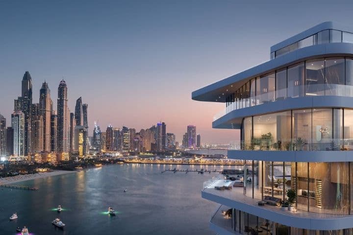 An exceptional branded residence overlooking the Dubai Marina skyline