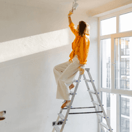 Dame renoviert ihr Apartment in Dubai