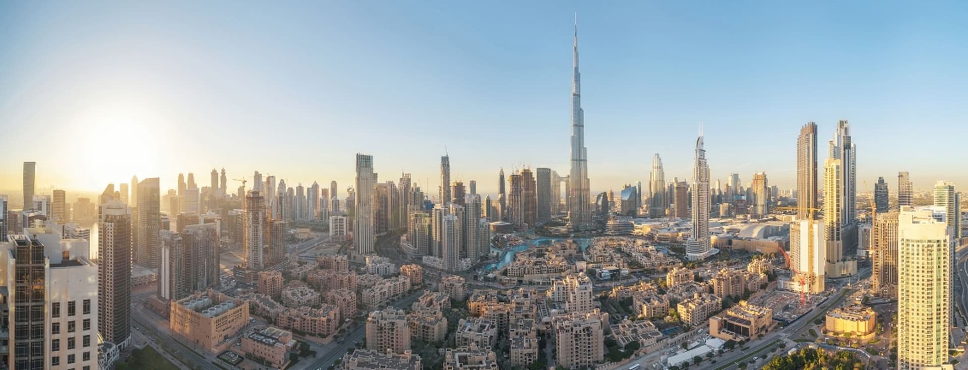 Panoramablick auf die Innenstadt von Dubai mit zahlreichen Off-Plan- und fertiggestellten Emaar-Immobilien