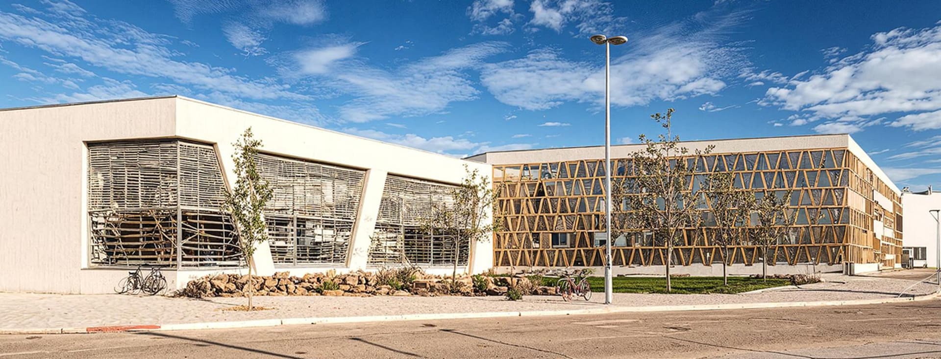 Façana del Col·legi Alemany de Madrid al barri de Montecarmelo