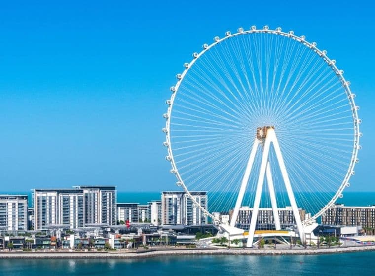 Luftaufnahme von Bluewaters Island, einer der beliebtesten Wohngegenden Dubais für russische Investoren