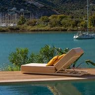 Ξαπλώστρα με θέα θάλασσα