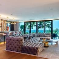 Fully furnished luxury apartment in Dubai's Palm Jumeirah