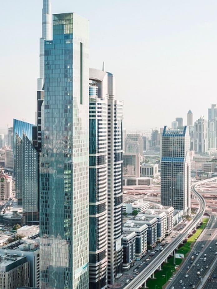 Gewerbeimmobiliengebäude entlang der Sheikh Zayed Road in Dubai