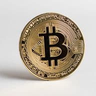 Pièce de monnaie bitcoin sur fond blanc