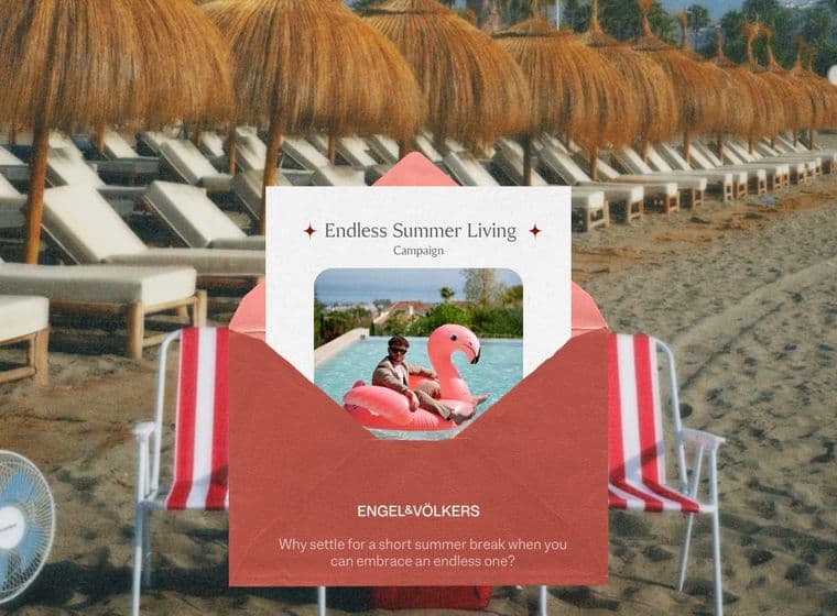 imagen de un sobre rojo en una playa de marbella