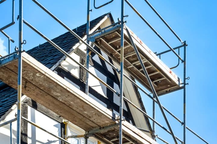 Ricostruzione e ristrutturazione di una vecchia casa