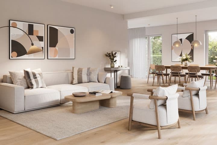 Grosse und luxuriöse Innenräume eines modernen Wohnzimmers in 3D. Digital generiertes Bild eines komplett möblierten Wohnzimmers.