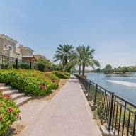 Arabian Ranches – eine wunderschöne familienfreundliche Wohngegend mit Grünflächen und autofreien Zonen.