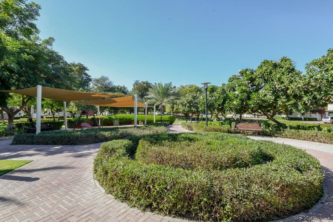 Gemeinschaftspark und üppige Umgebung