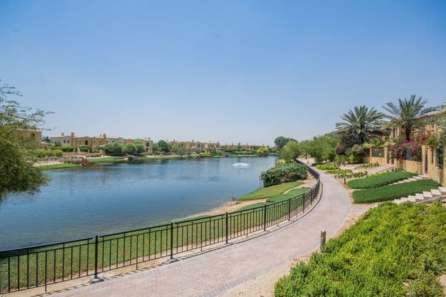 Walking and cycling route around Arabian Ranches