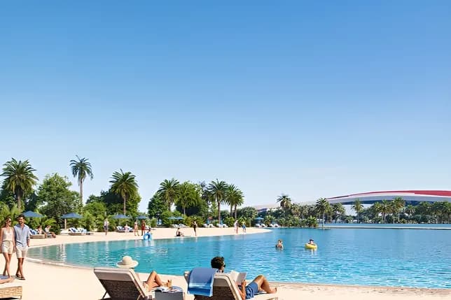 Sunny poolside at a resort with palm trees, lounge chairs, and people swimming under a bright blue sky. KI-generiertes Bild