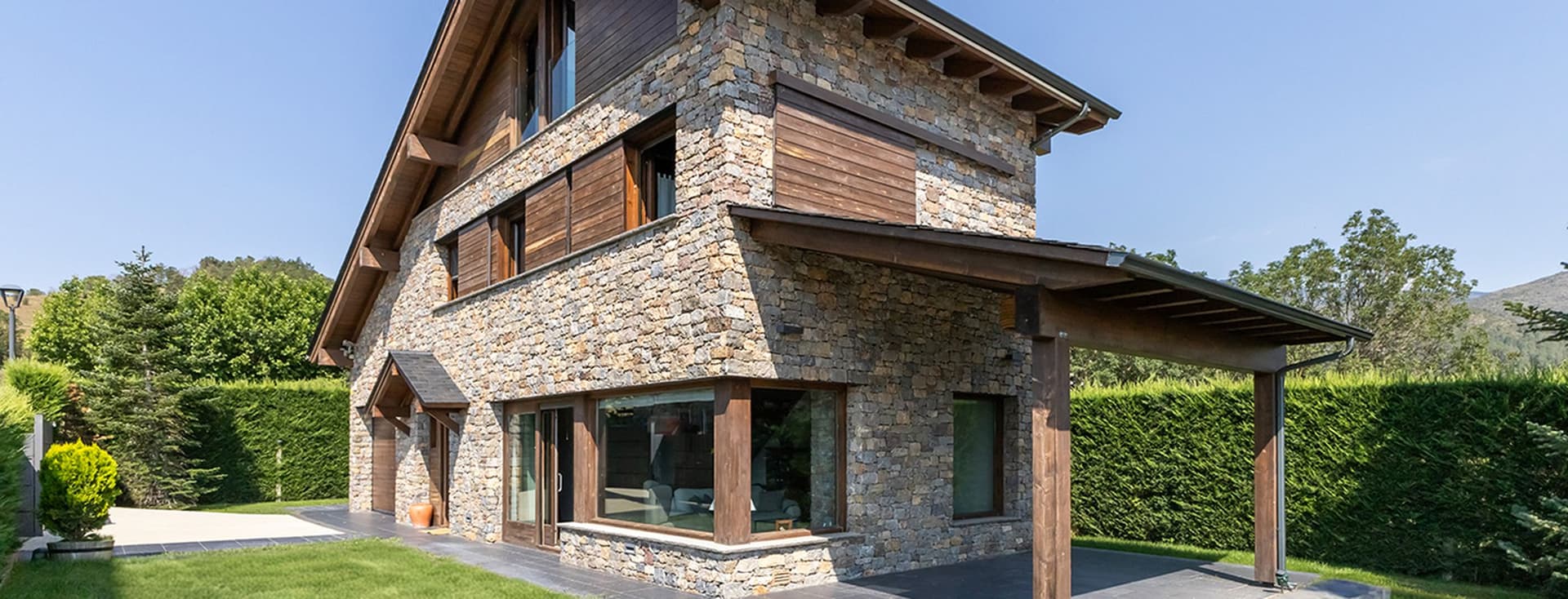 Casa a Bellver de Cerdanya. Casa amb porxo i jardí privat.