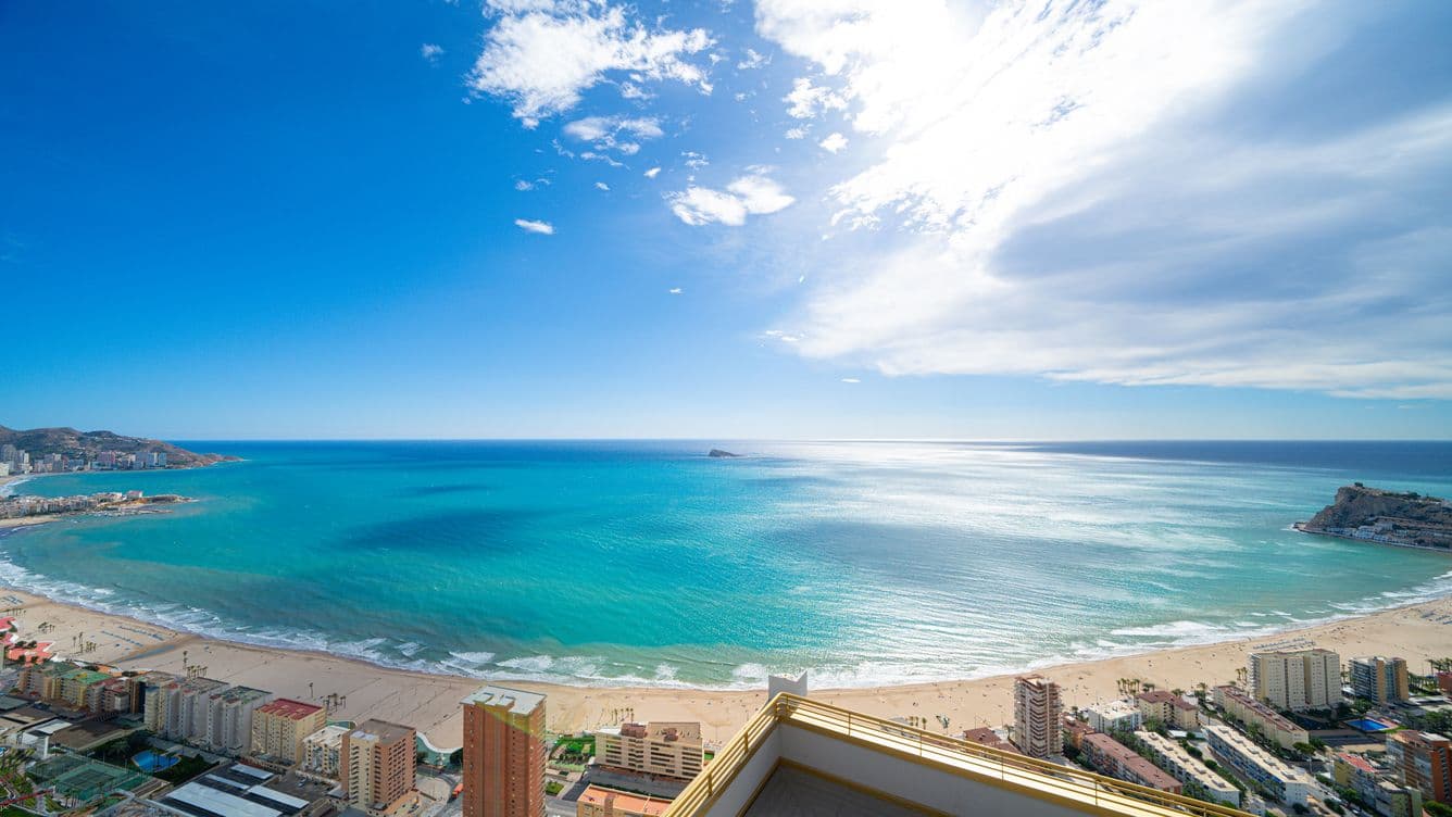 Poniente Beach from the Intempo Tower, with views of the sea and beach.