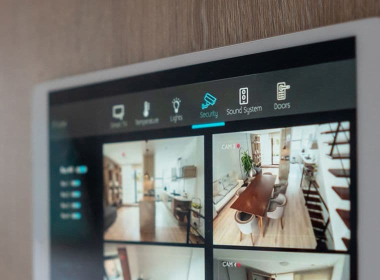 Système de sécurité domestique avec caméras pour surveiller les différentes pièces