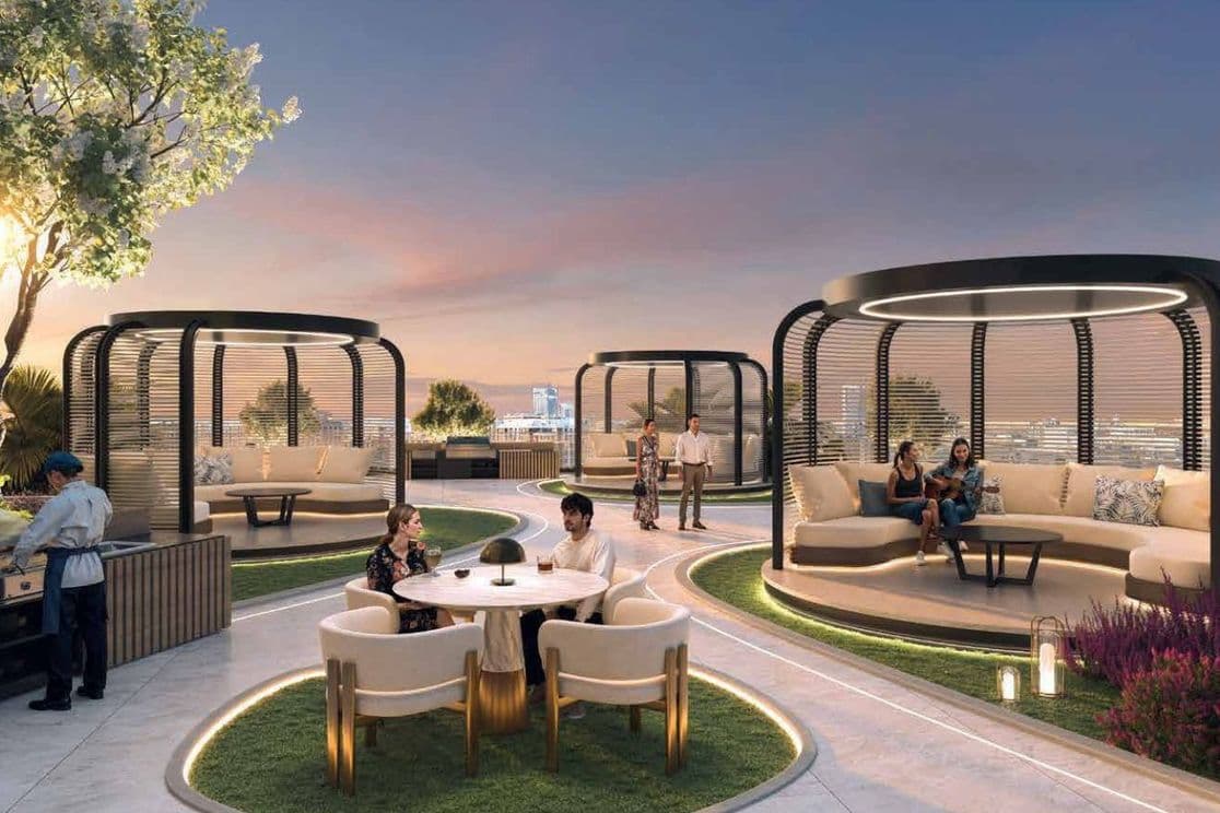 Stilvolle soziale Outdoor-Lounges mit modernem Sitzbereich und stimmungsvoller Beleuchtung im Danube ASPIRZ, Dubai Sports City – ideal zum Entspannen und für gesellige Zusammenkünfte.