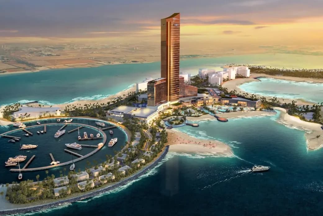 Coastal resort with a tall copper-toned tower, circular marina full of yachts, white buildings, palm trees, and turquoise water at sunset. KI-generiertes Bild