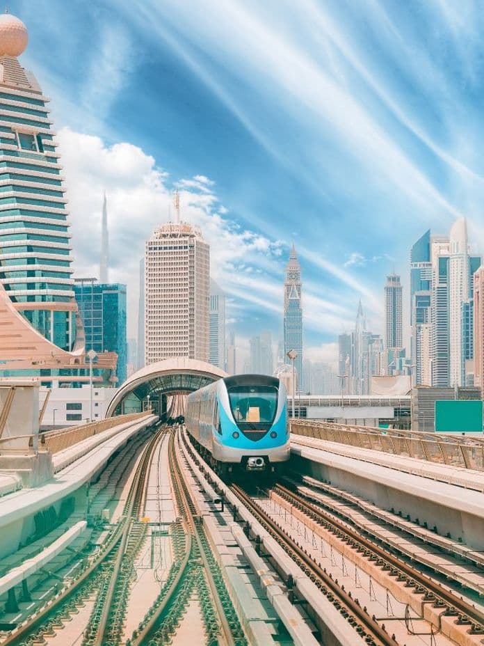 Dubai Metro in der Nähe von Palm Jumeirah