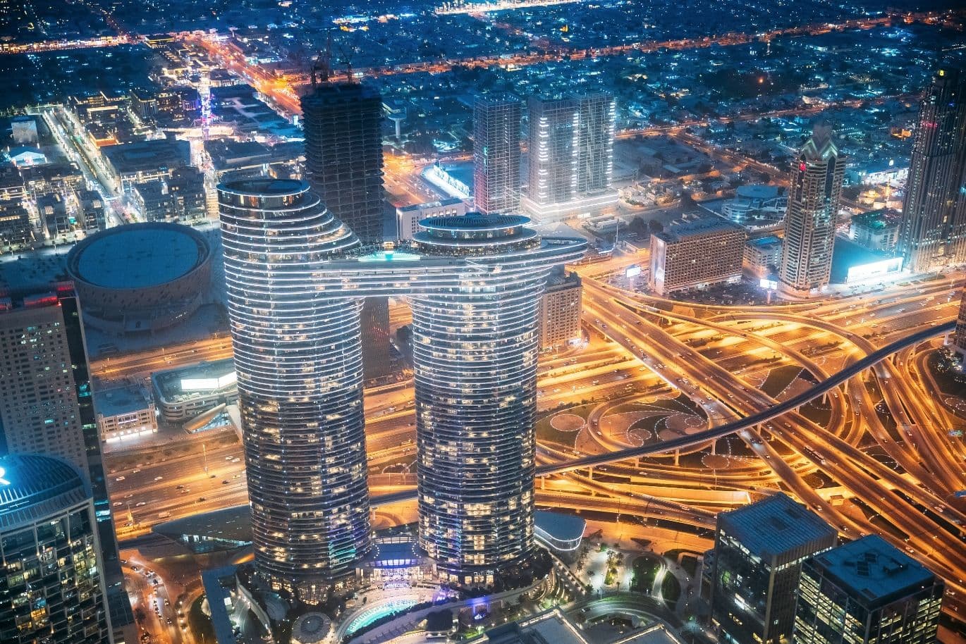 Address Sky View Wohngebäude bei Nacht im lebendigen Zentrum von Downtown Dubai