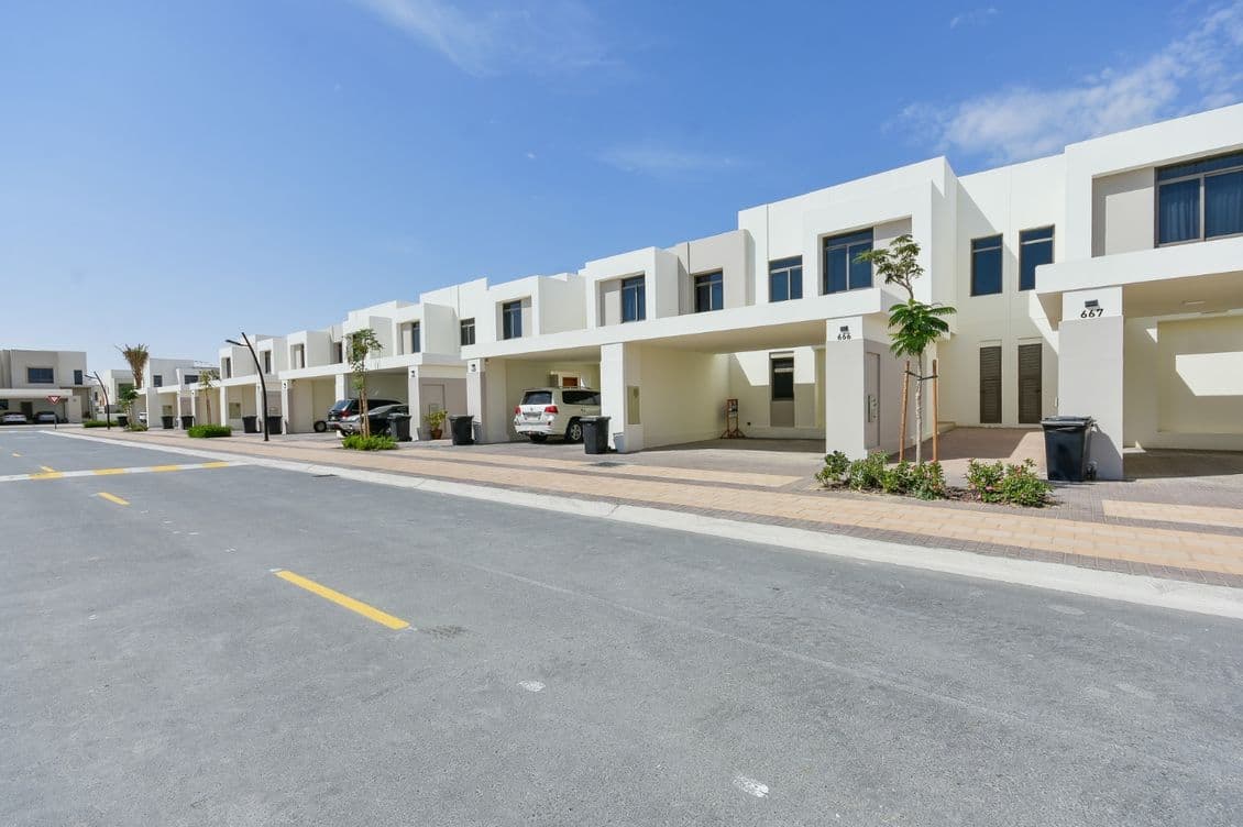 Row of townhouses in Town Square