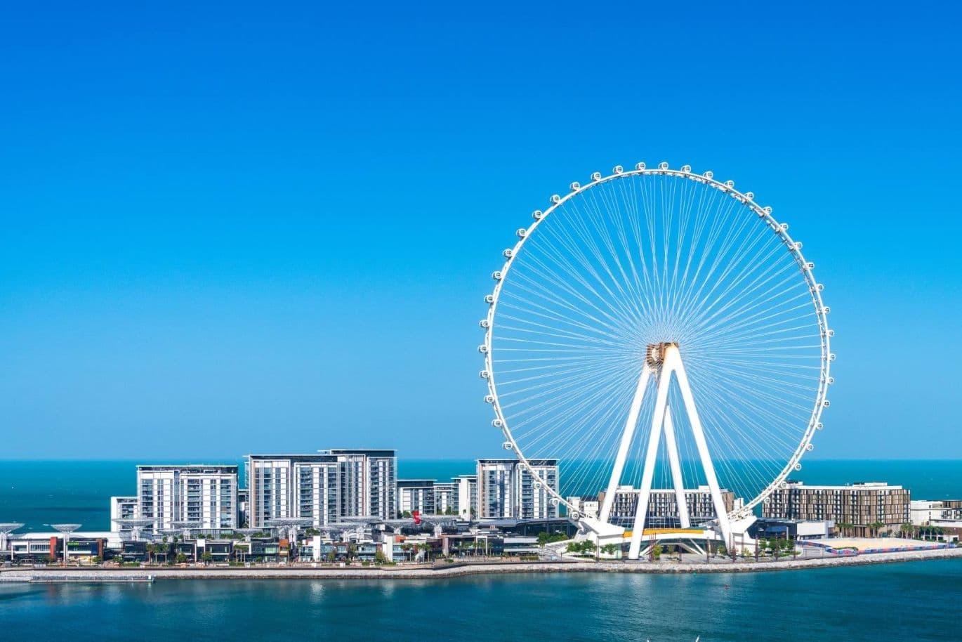 Bluewaters Residences Wohngebäude mit Blick auf Ain Dubai auf Bluewaters Island