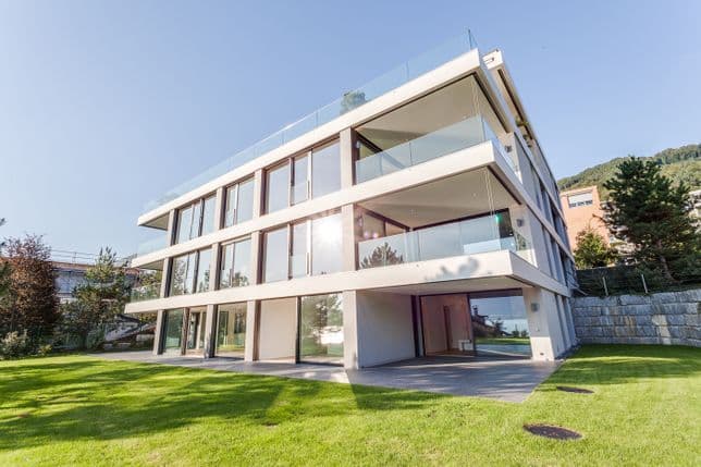 Modern new-build project from the outside with three floors and garden
