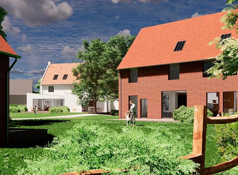 Buitenaanzicht van bakstenen huizen met rode daken, een groen gazon en een man met een kind in de tuin.