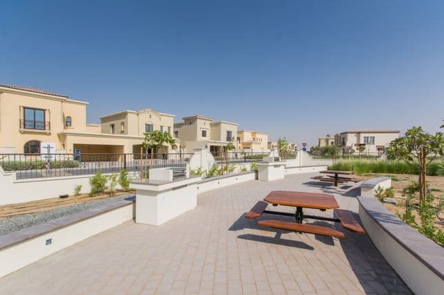 Ausgewiesener Grillbereich in Arabian Ranches 2, perfekt für Outdoor-Treffen und Familienaktivitäten.