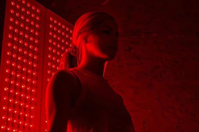 Young lady uses the red light therapy at Montage