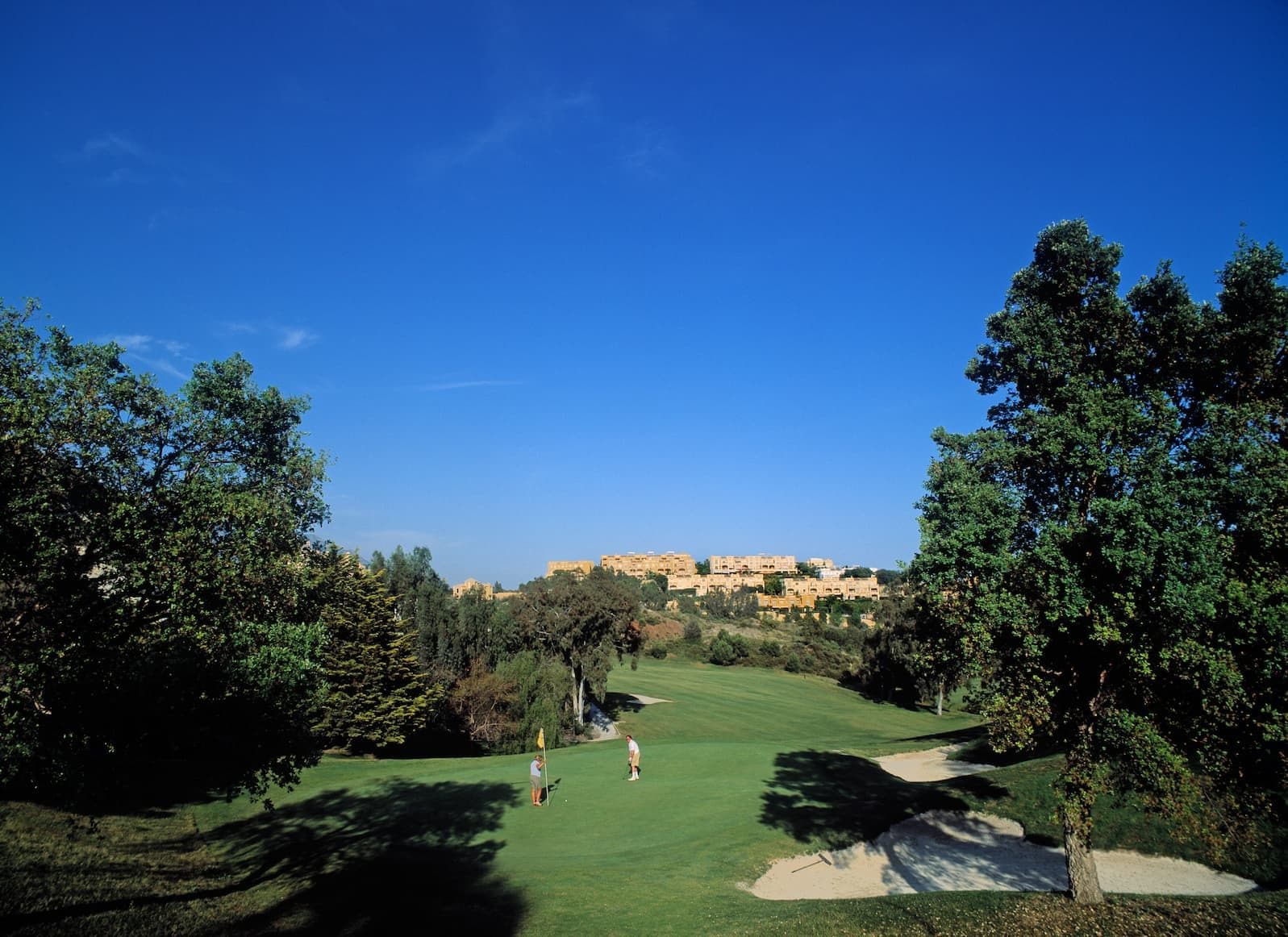 La Quinta golf course with apartments behind