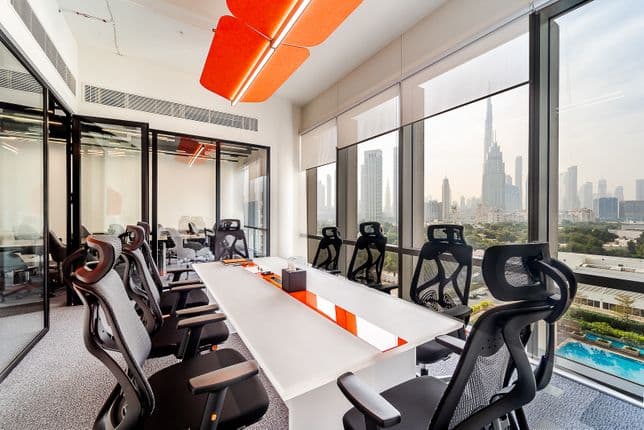 Index Tower Innenaufnahme eines Büros mit Blick auf den Burj Khalifa