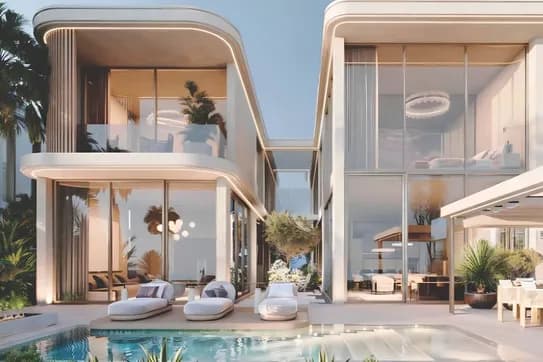 Two futuristic white glass houses with curved edges flank a reflecting pool, palm trees, and white outdoor lounge furniture in a modern courtyard. KI-generiertes Bild