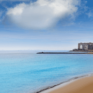 Foto des del mar mirant cap a la zona de La Siesta, una bonica platja de sorra i aigua cristal·lina.