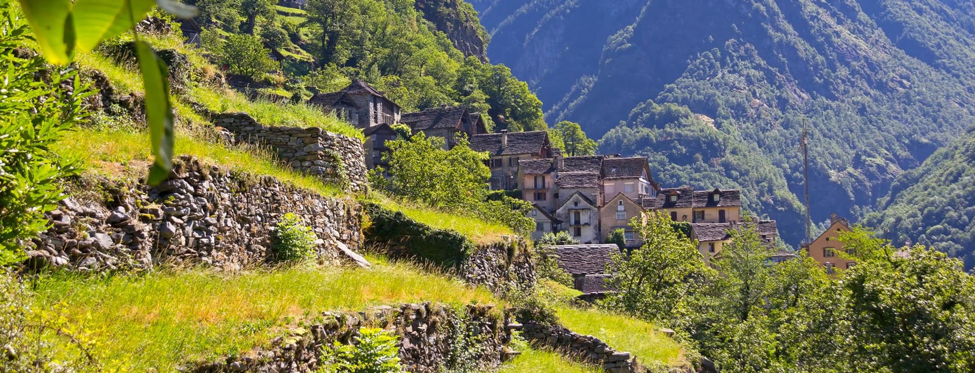 Wunderschöne Landschaft im Valle Maggia (Maggiatal), einem alpinen Tal des Flusses Maggia im Kanton Tessin, Tessin, Schweiz
