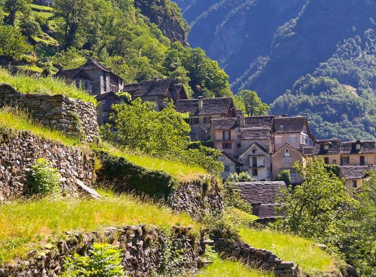Wunderschöne Landschaft im Valle Maggia (Maggiatal), einem alpinen Tal des Flusses Maggia im Kanton Tessin, Tessin, Schweiz