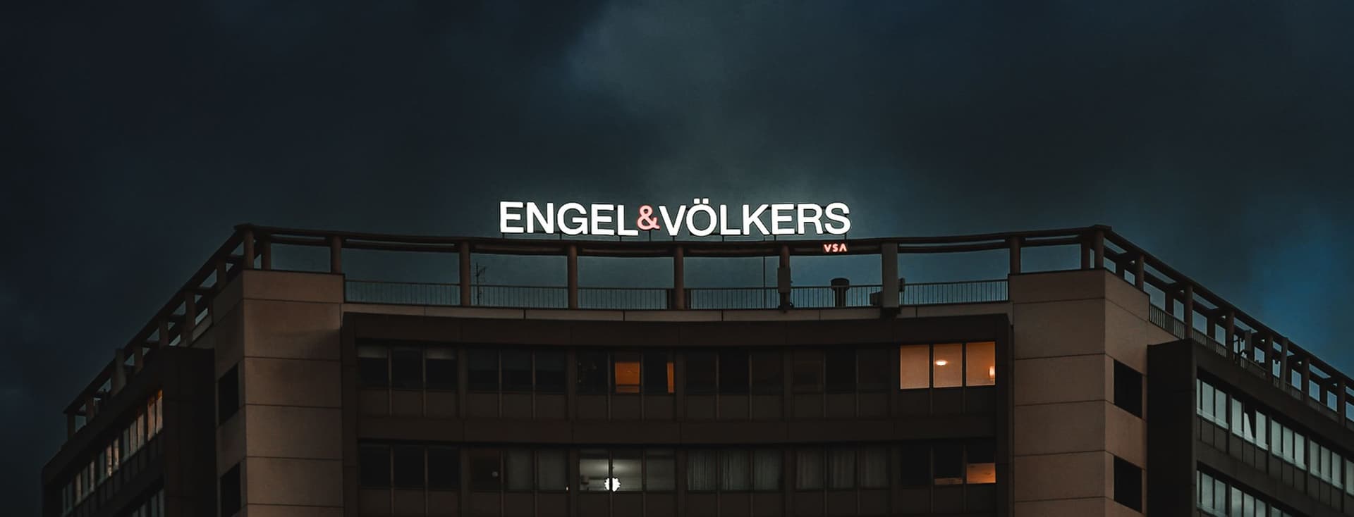 Rótulo Encendido Engel & Völkers en Barcelona