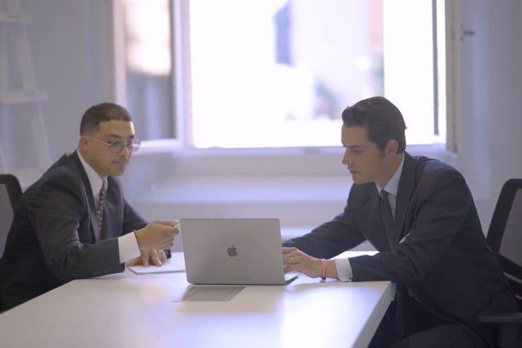 How to start a career as a self-employed real estate consultant