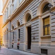 partnership con international business school per expat a Bologna