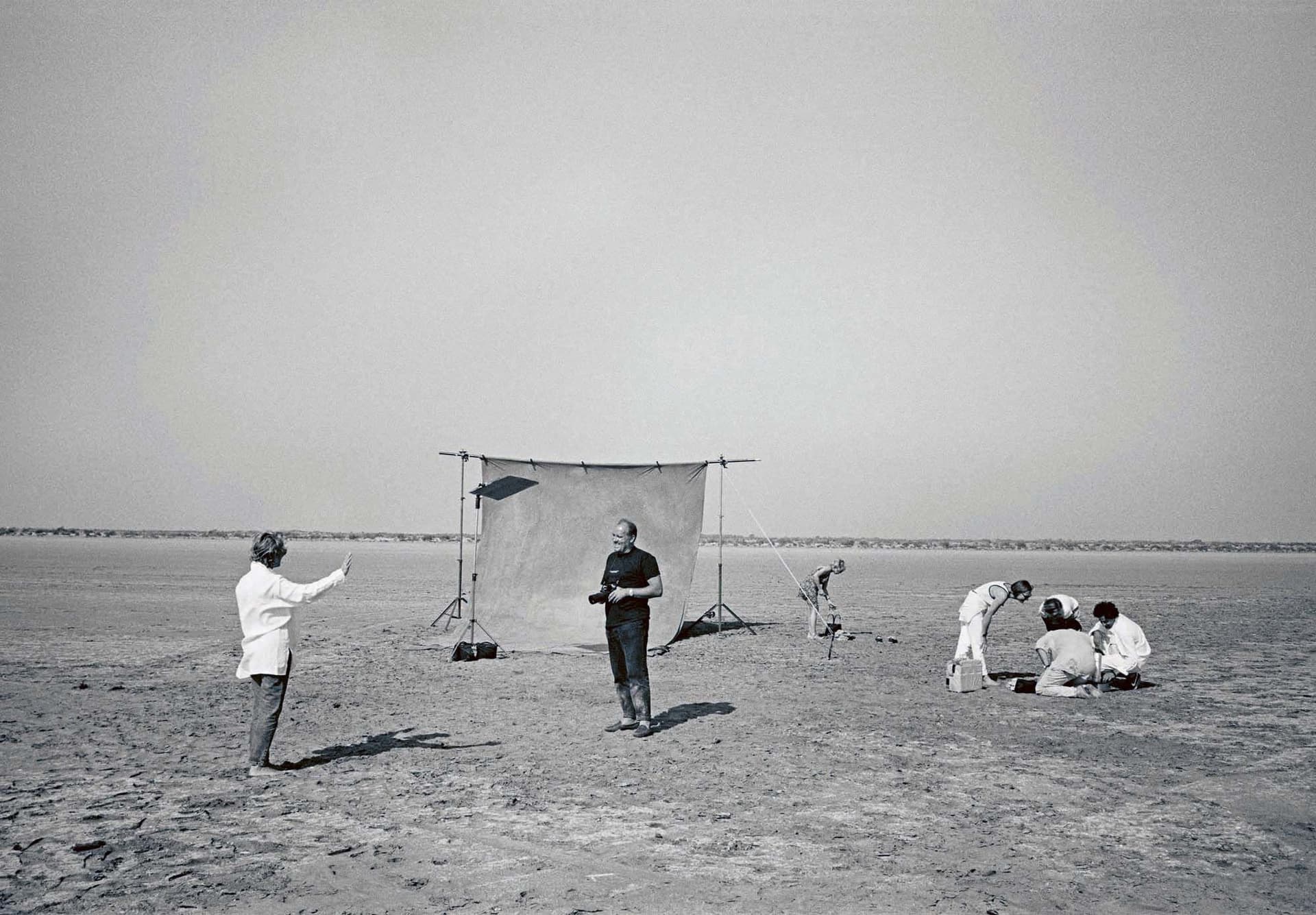 Nichts wurde dem Zufall überlassen: Sander mit Peter Lindbergh bei einem Shooting 1993.