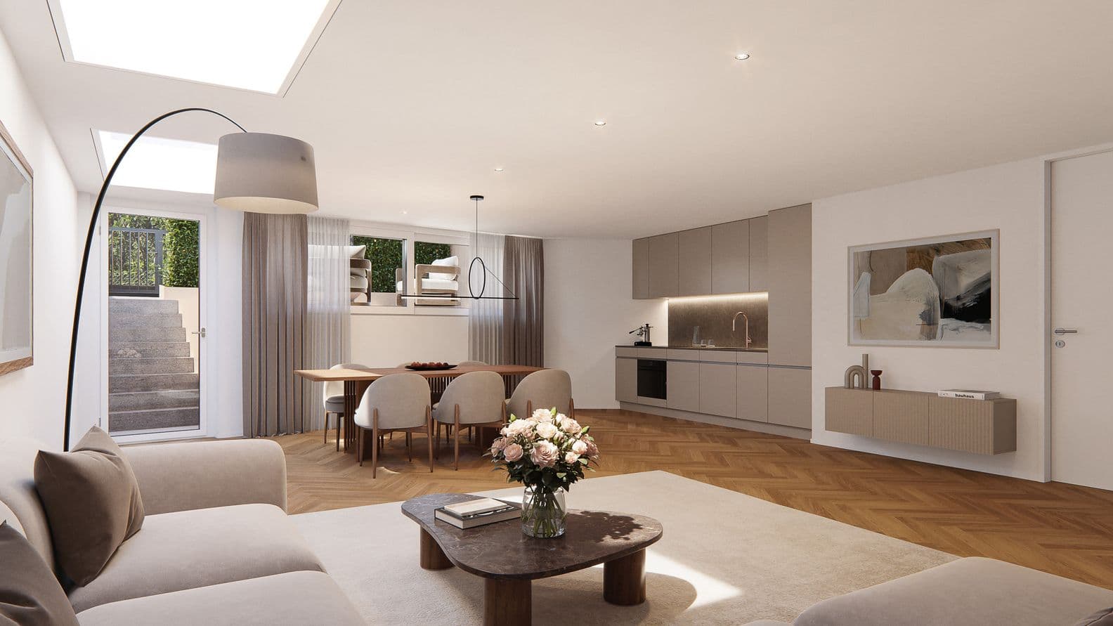 Stilvolles offenes Wohnzimmer mit beigem Sofa, Holztisch, Essbereich, eleganter Küche und Tageslicht durch Oberlicht und Fenster.